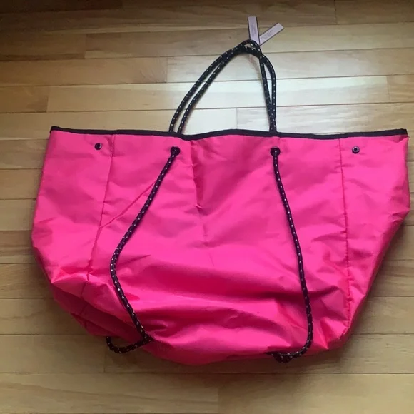 VICTORIAS SECRET NWT BEAUTIFUL BRIGHT PINK BEACH BAG, 14” x 28” - Picture 2 of 3